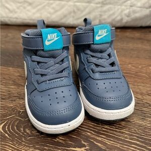 Nike Kids Sneakers in Navy and White